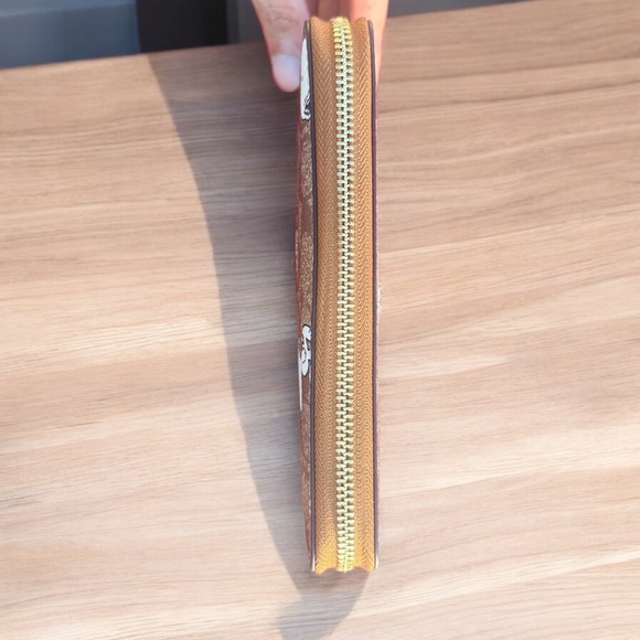 Coach X Peanuts Long Zip Around Wallet With Snoopy Woodstock Signature Motif - Picture 3 of 6